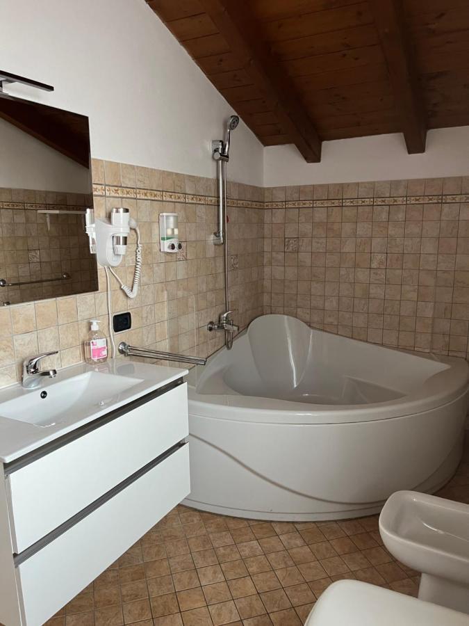 Color House Malpensa B&B Cassano Magnago Εξωτερικό φωτογραφία
